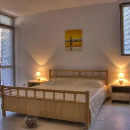 Ashton Hall فندق